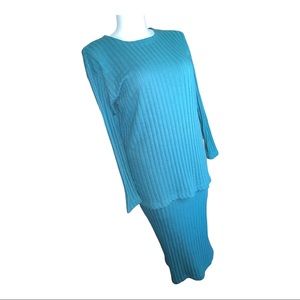 Carolina Colours SkirtSuit 2PCS Set, Size M/L